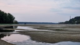 Дунав при Русе е на сантиметър от рекорда за най-ниски води