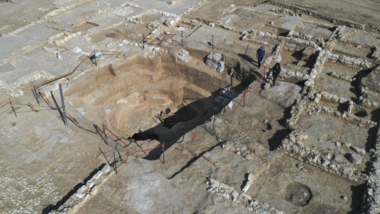 Археолози откриха богато имение на 1200 години в Израел (снимки)