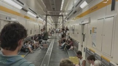 Пътници заседнаха с часове във влак под Ламанша (видео)