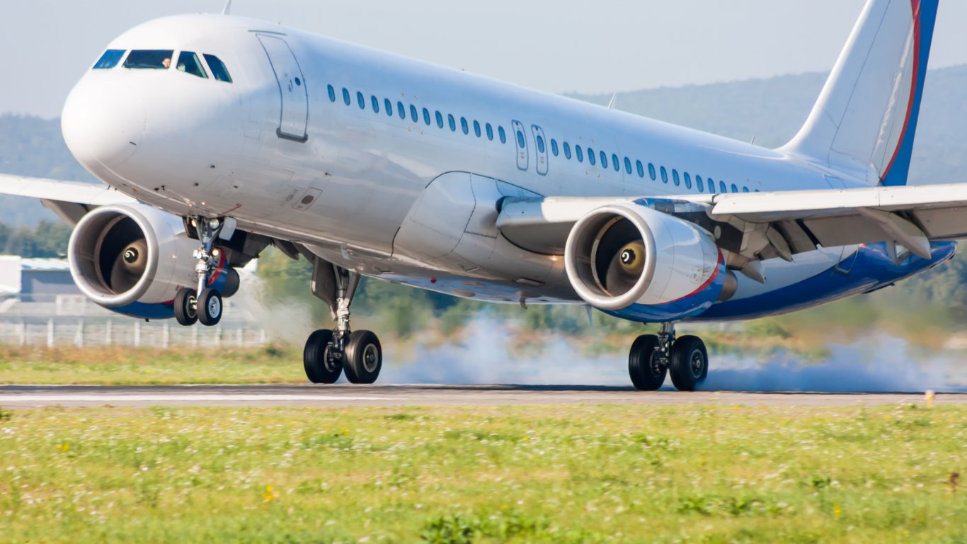 Авиокомпания "Райънеър" планира поскъпване на самолетните билети
