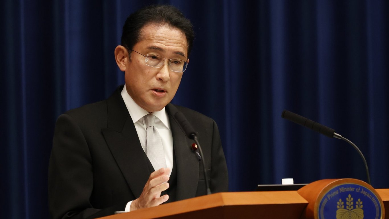Японското правителство готви мерки срещу инфлацията, подкрепата за премиера с рекорден спад