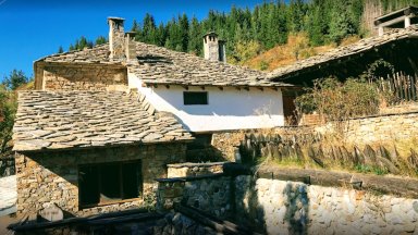 Бебе проплака в родопското село Върбово за първи път от