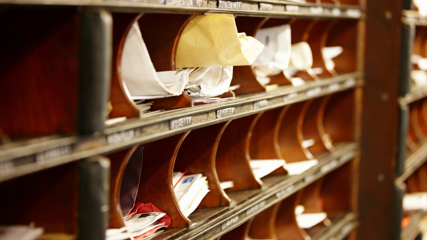 Стачка на пощенските служители в Германия бави доставките на писма и колети