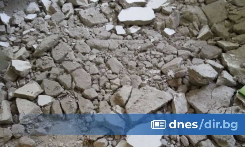 Таван в лекарски кабинет падна върху пациенти в болницата в