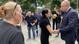 Румен Радев: България загуби доблестни полицаи, гибелта им плаща цената на корупцията