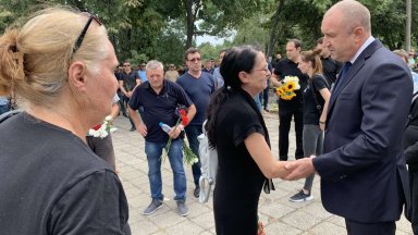 Румен Радев: България загуби доблестни полицаи, гибелта им плаща цената на корупцията