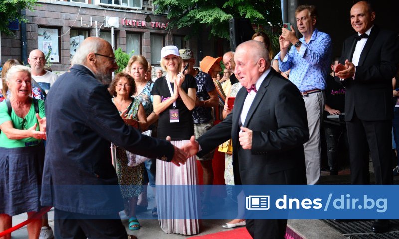 С дефиле по червения килим във Варна в петък вечерта