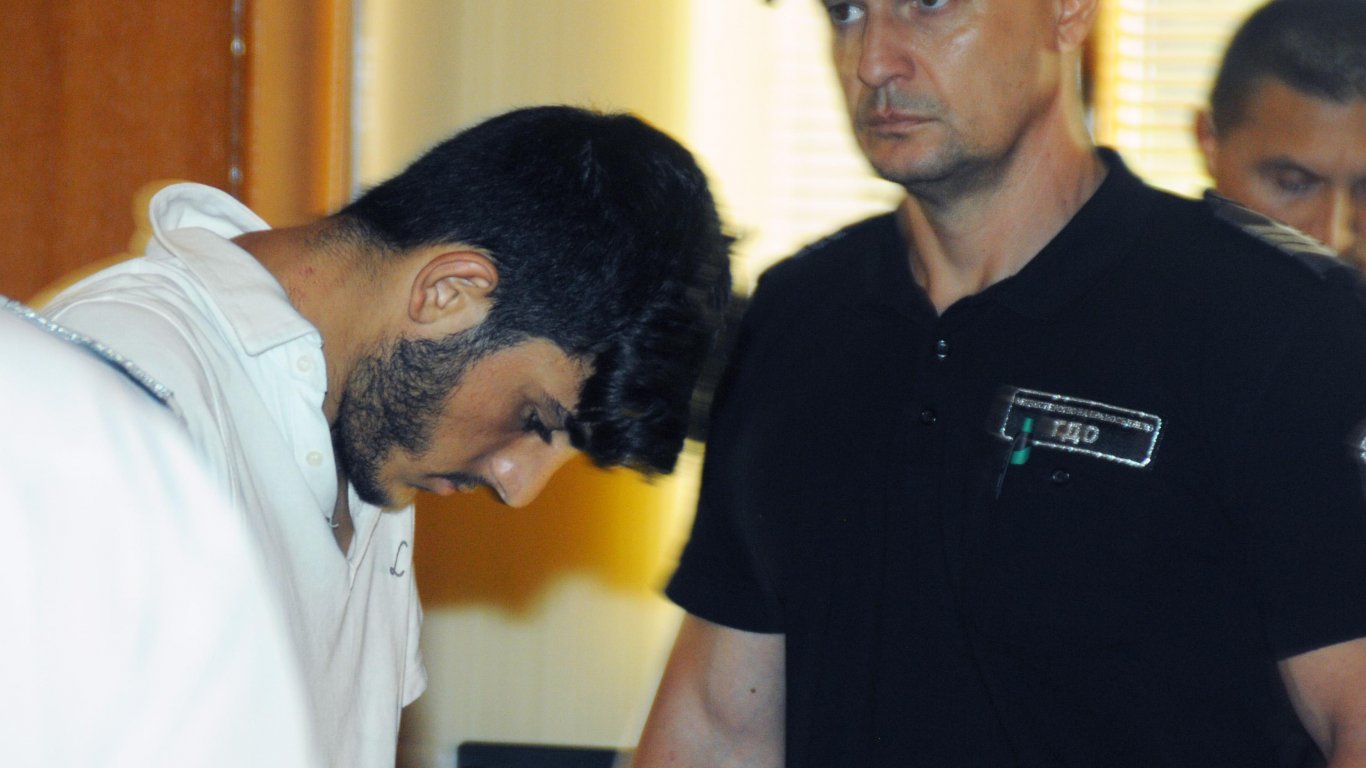 Предадоха на съд сириеца Омар, прегазил с автобус бургаските полицаи