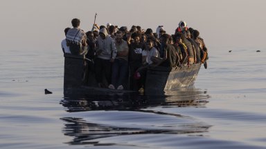 Гръцки съд постанови 380 години затвор за трафиканти на мигранти