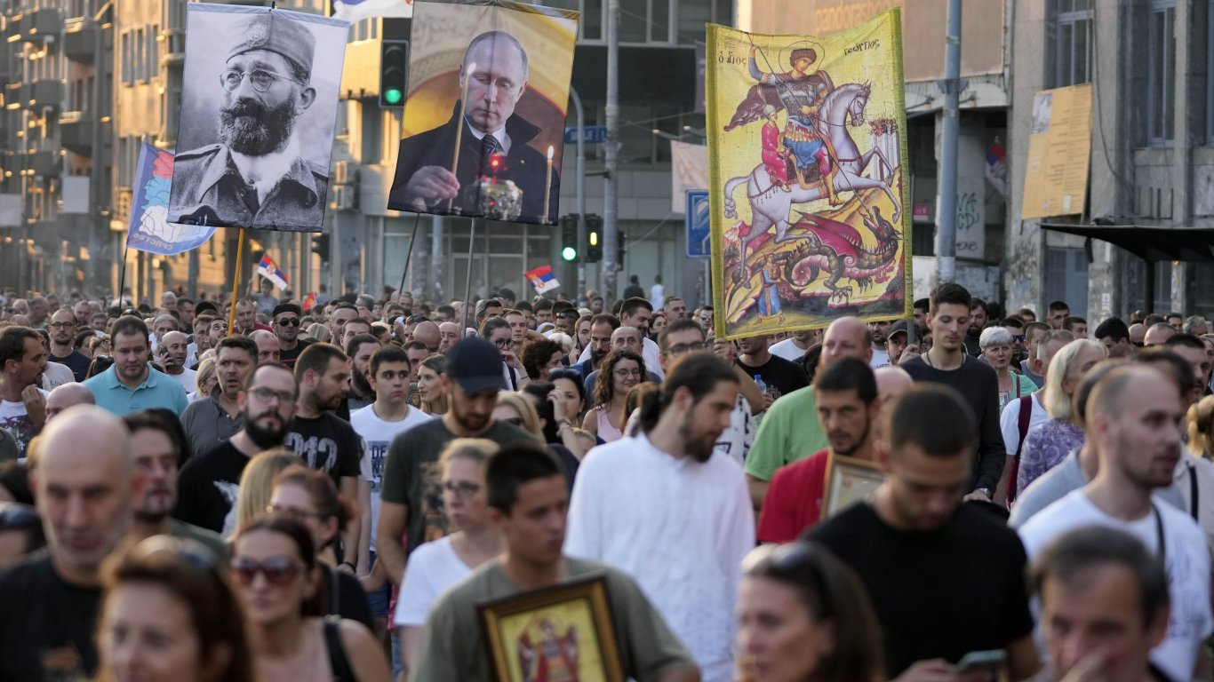 Хиляди православни сърби протестираха срещу провеждането на гей парад