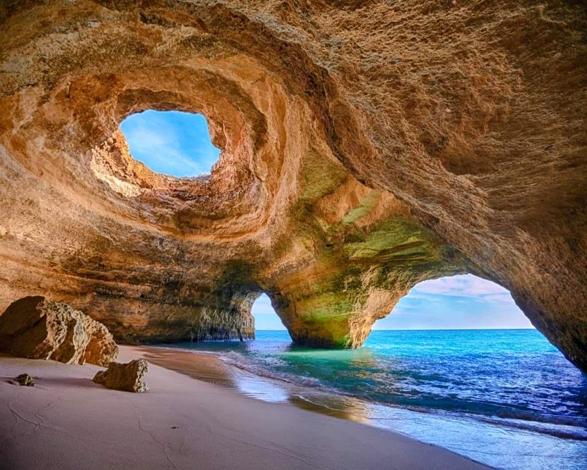 Пещерата Бенагил в Португалия