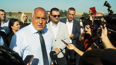 Гълъб Донев всячески се опитва да обясни че няма друго