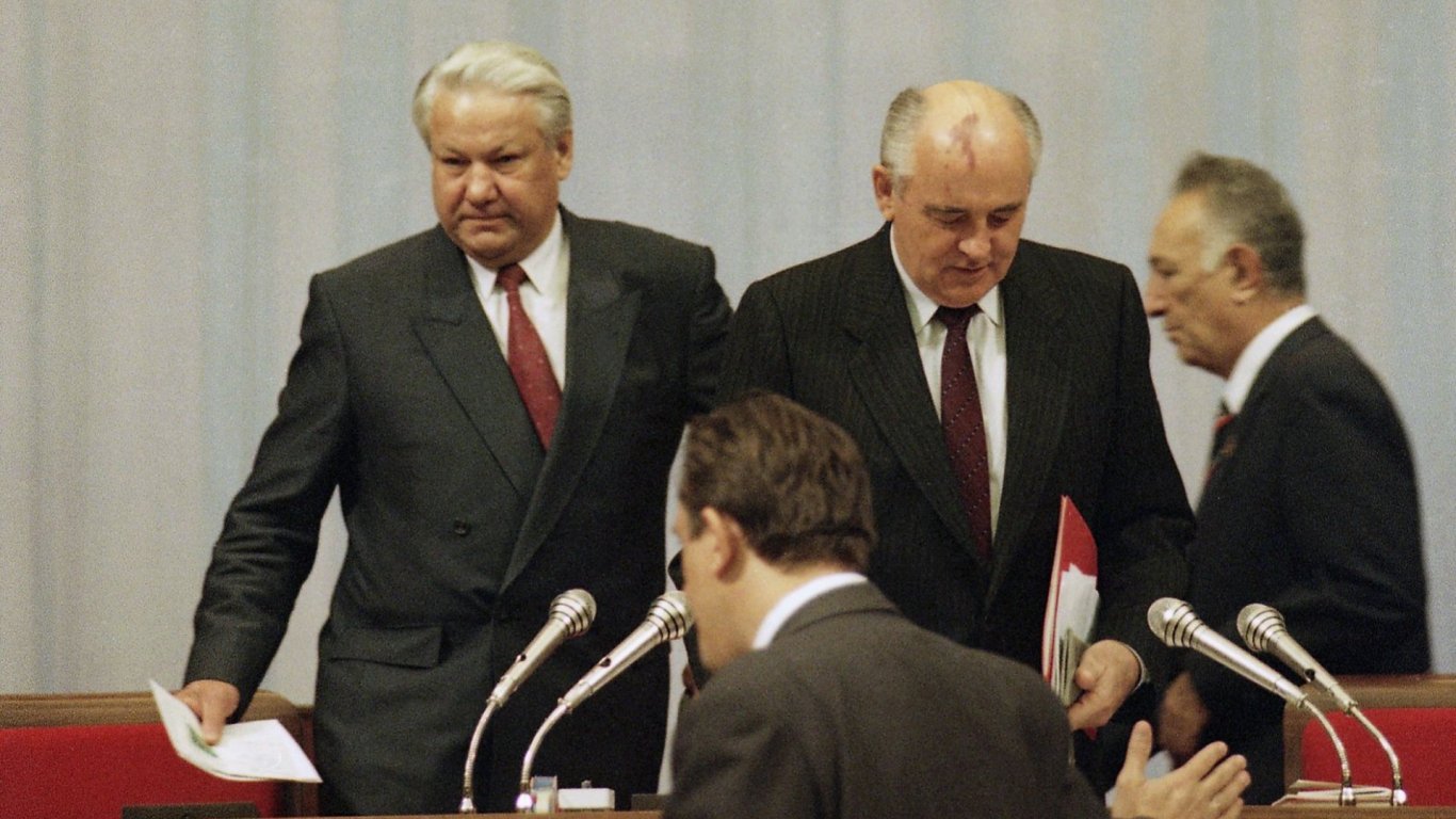 Само няколко дни след разпадането на СССР Борис Елцин решава да започне програма за радикални икономически реформи