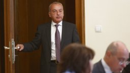 Донев: Служебното правителство не участва в изборите, да не трупат дивиденти на наш гръб