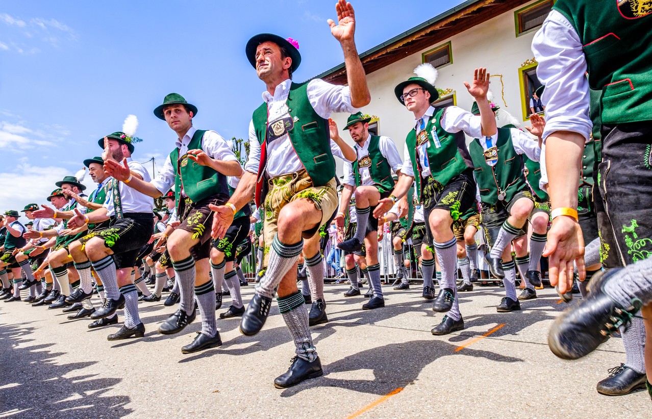Традиционните баварски танци са част от шоуто