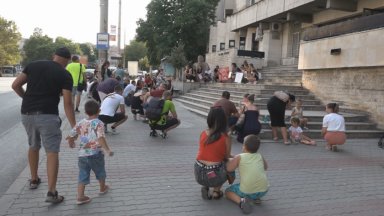 За втора поредна вечер се проведе протест пред болницата в