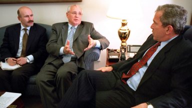 Човешката история е оформена от възхода и паденията на различни