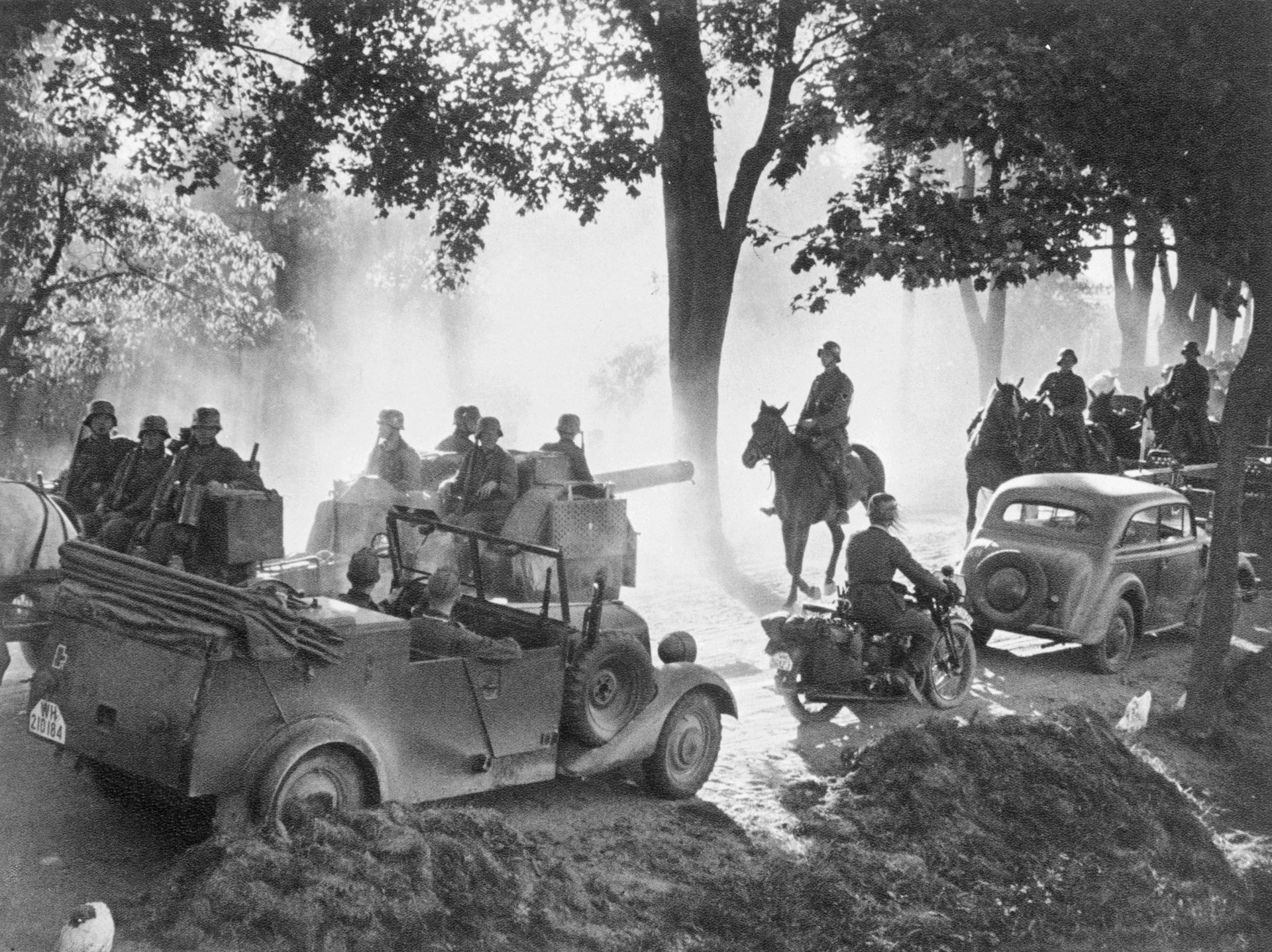 1938 г. - Германски войници напредват в Полша