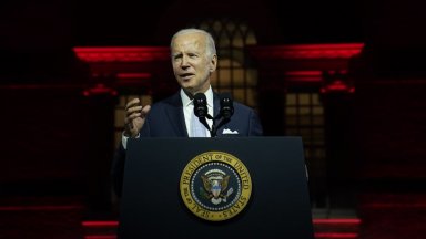 Сътрудници на президента на САЩ Джо Байдън са открили най малко