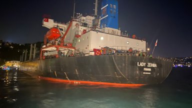 Товарен кораб с 3000 тона царевица от Украйна пътуващ по