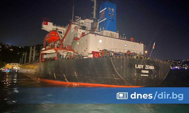 Товарен кораб с 3000 тона царевица от Украйна, пътуващ по