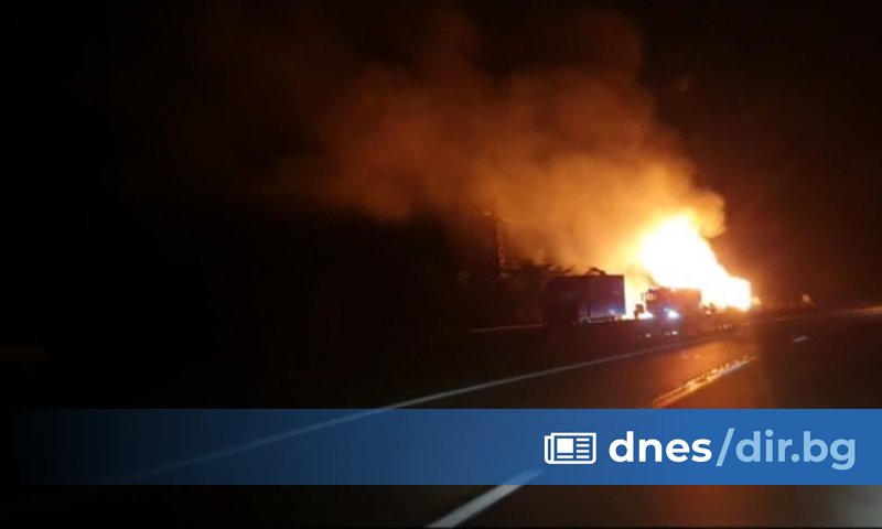 Ремарке на камион изгоря на АМ Хемус, съобщава зрител на . Потребителят