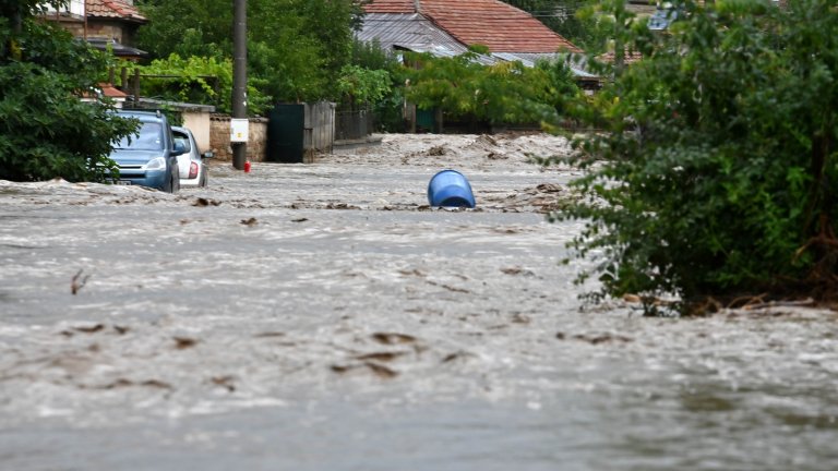 Село Богдан е откъснато от света, опровергават съмнение за първа жертва (видео)