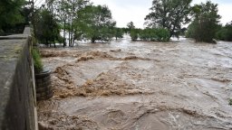 Река излезе от коритото си и наводни село Ребърково край Враца, десетки са без ток и вода