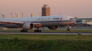 Байдън вдига двойно броя на пътническите полети между САЩ и Китай
