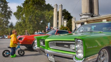 Националният конкурс за елегантност за ретро автомобили започна във Варна Лъскавите коли са
