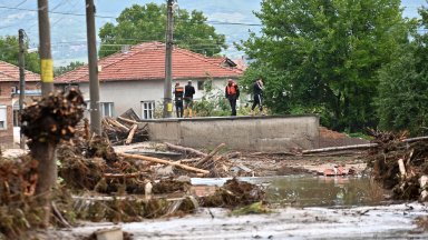След потопа в Карловско: Възстановиха отнесения мост между Дъбене и Войнягово