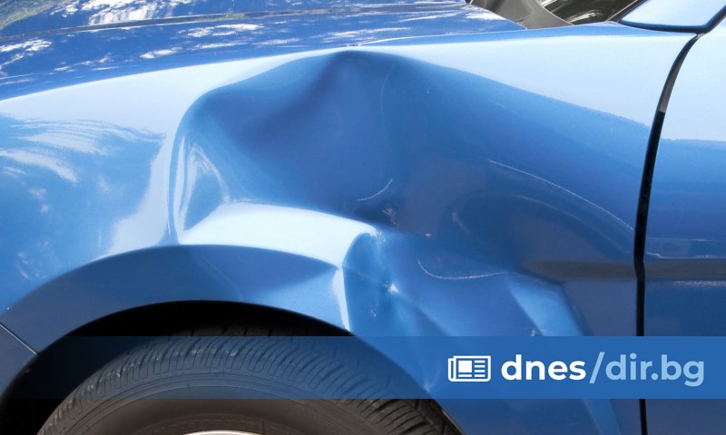 Виж още Лек автомобил се блъсна в паркирани коли на