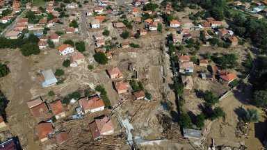 Започват възстановителните дейности в района на пострадалите от наводнение карловски