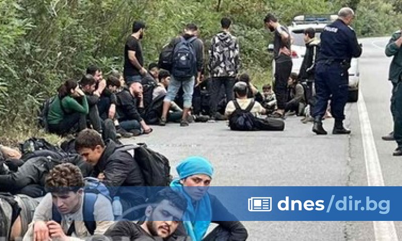 Полицията е заловила група от 50 мигранти до село Крушевец