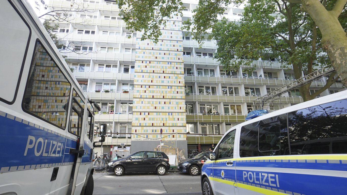 Млад мъж уби с брадва 27-годишна жена в жилищен блок в Берлин