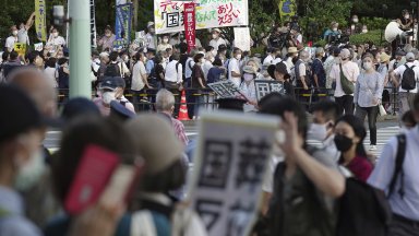  Съмнения за връзки с църквата на Мун срутва имиджа на японското държавно управление 
