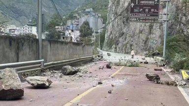  Унищожителен трус от 6,8 по Рихтер взе жертви в китайската провинция Сечуан (видео) 