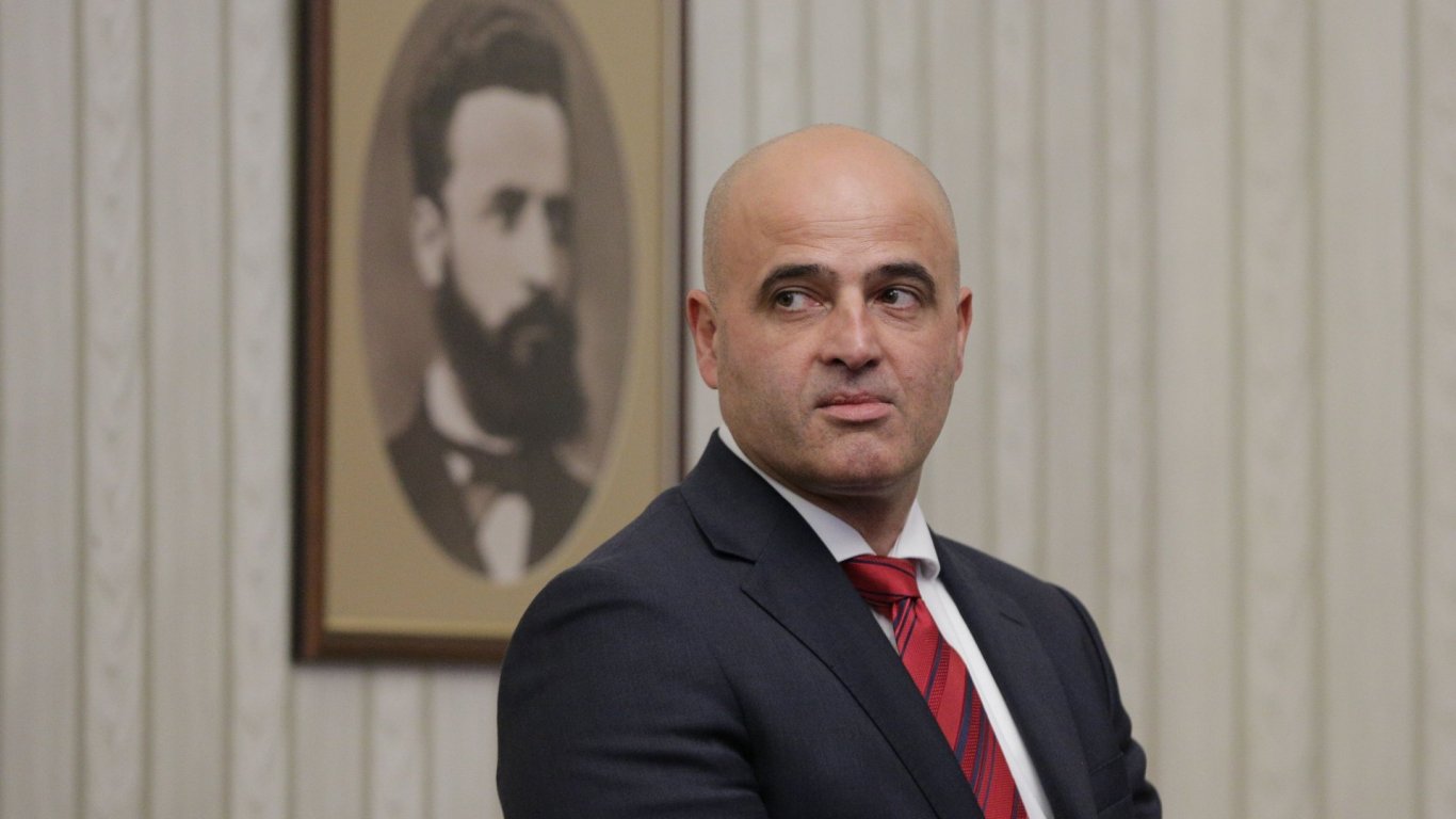 Скопие ще започне да събира спецове да предложат промените с българите в конституцията