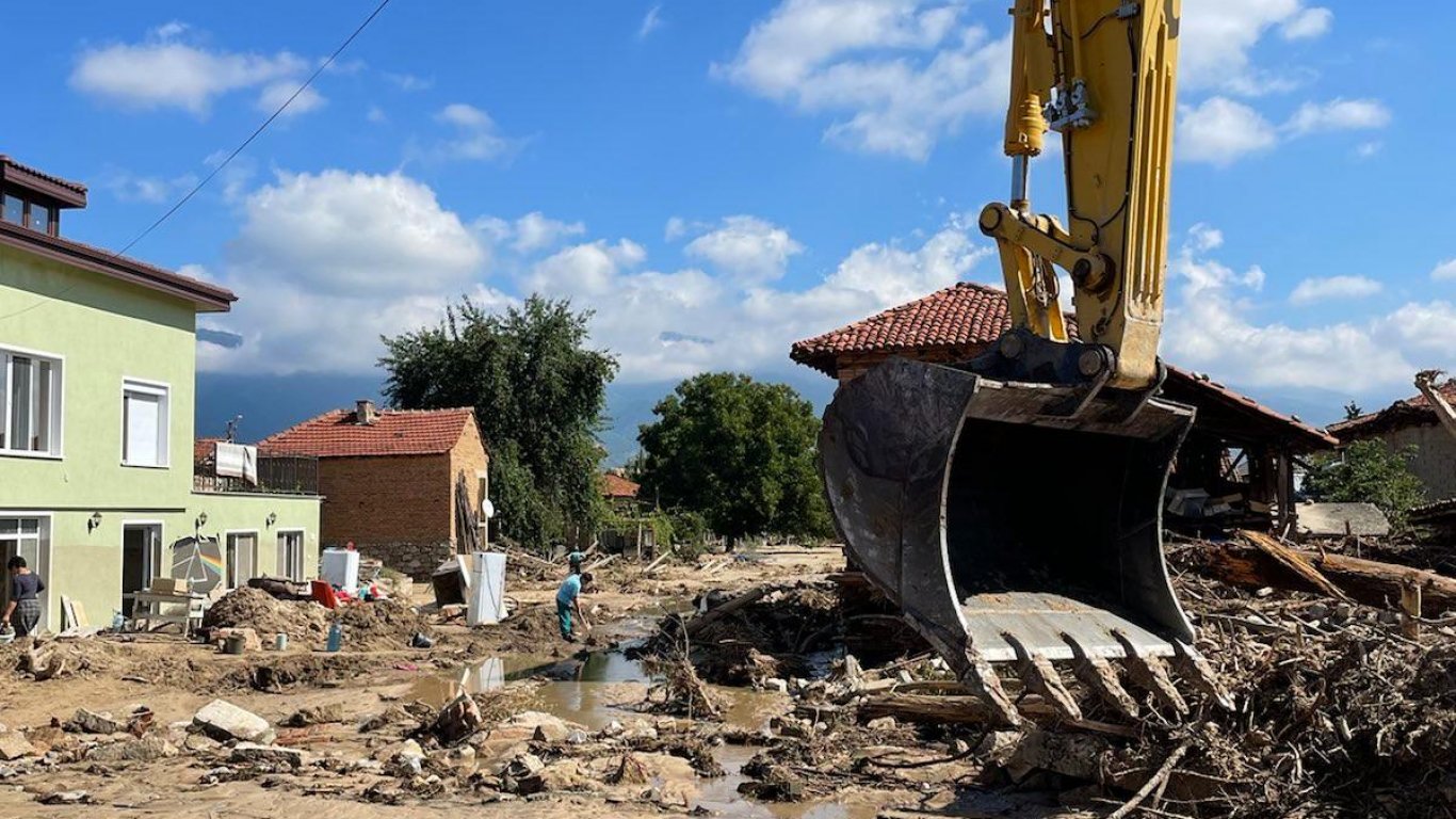 Закупиха къщи на две от най-пострадалите семейства от потопа в село Богдан