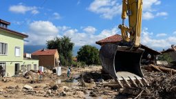 Закупиха къщи на две от най-пострадалите семейства от потопа в село Богдан