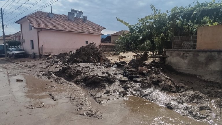 РЗИ с препоръки към хората в наводнените села, за да не се стигне до епидемия