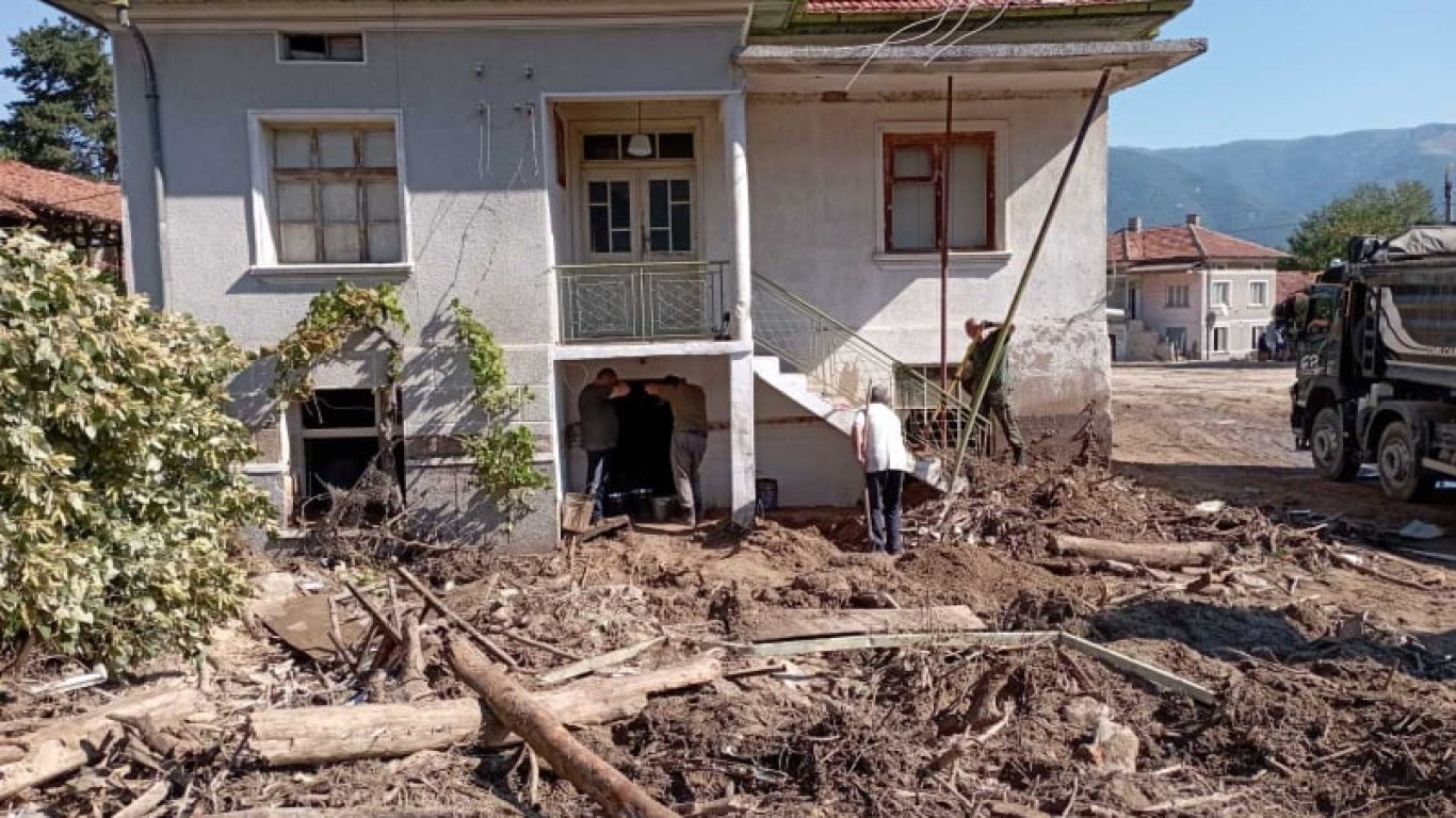 46 семейства от пострадалите карловски села са поискали да бъдат настанени във фургони