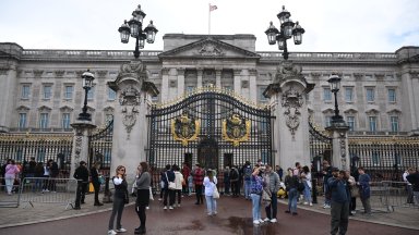 Часове след като беше официално обявено че кралица Елизабет Втора