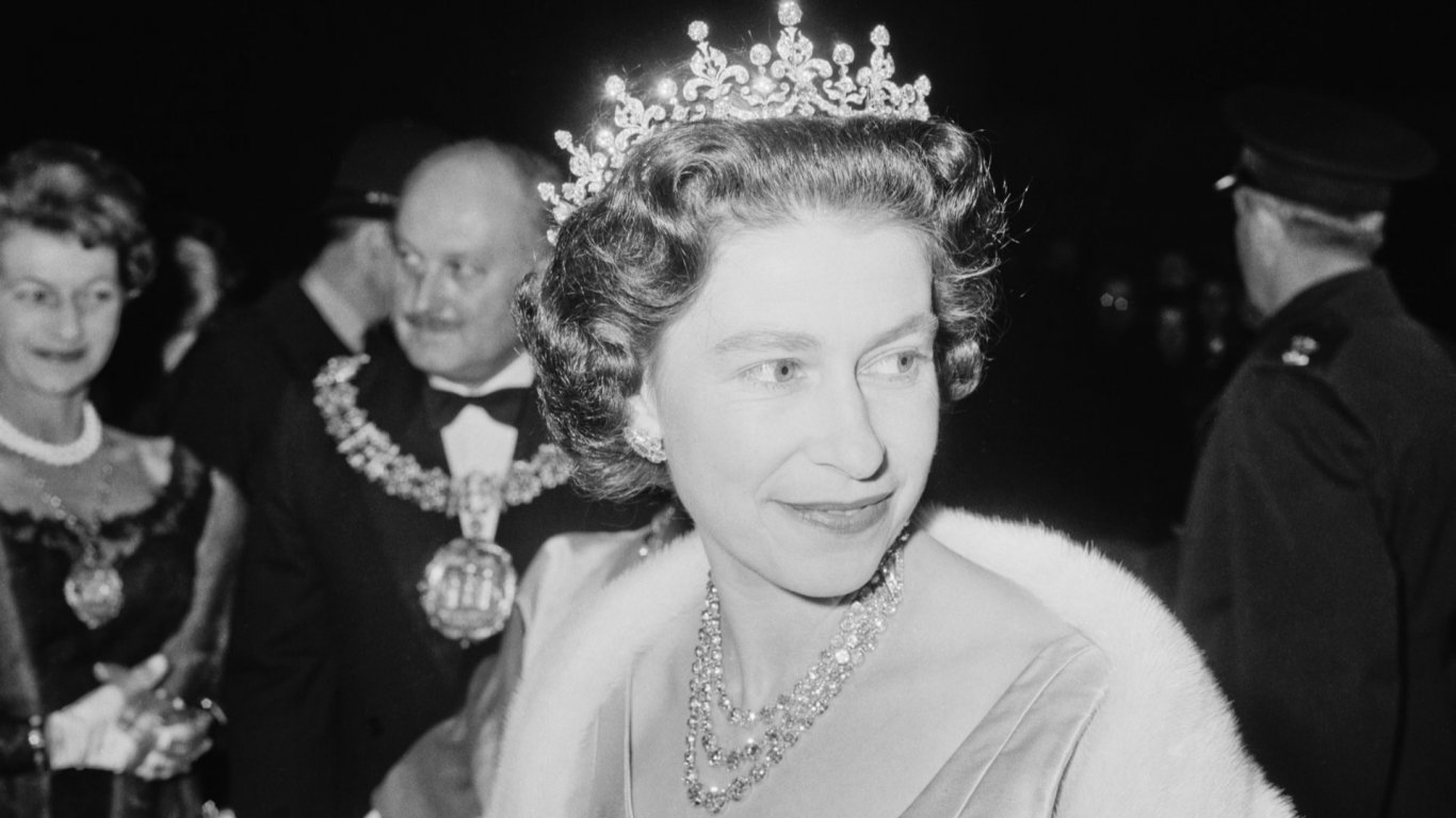 От Лилибет до Нейно Величество: Животът на Елизабет II в снимки