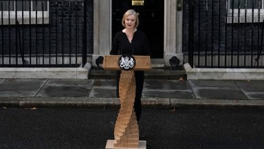 Лиз Тръс подаде оставка като министър председател на Обединеното кралство в
