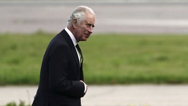 На специална церемония последвана от топовни салюти и прочитането на