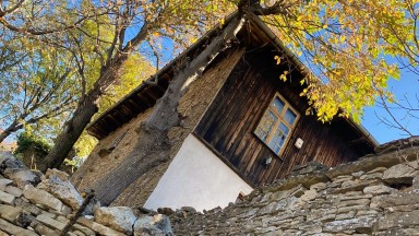 Любимото село на Невена Коканова - 300-годишна история и невероятни есенни гледки