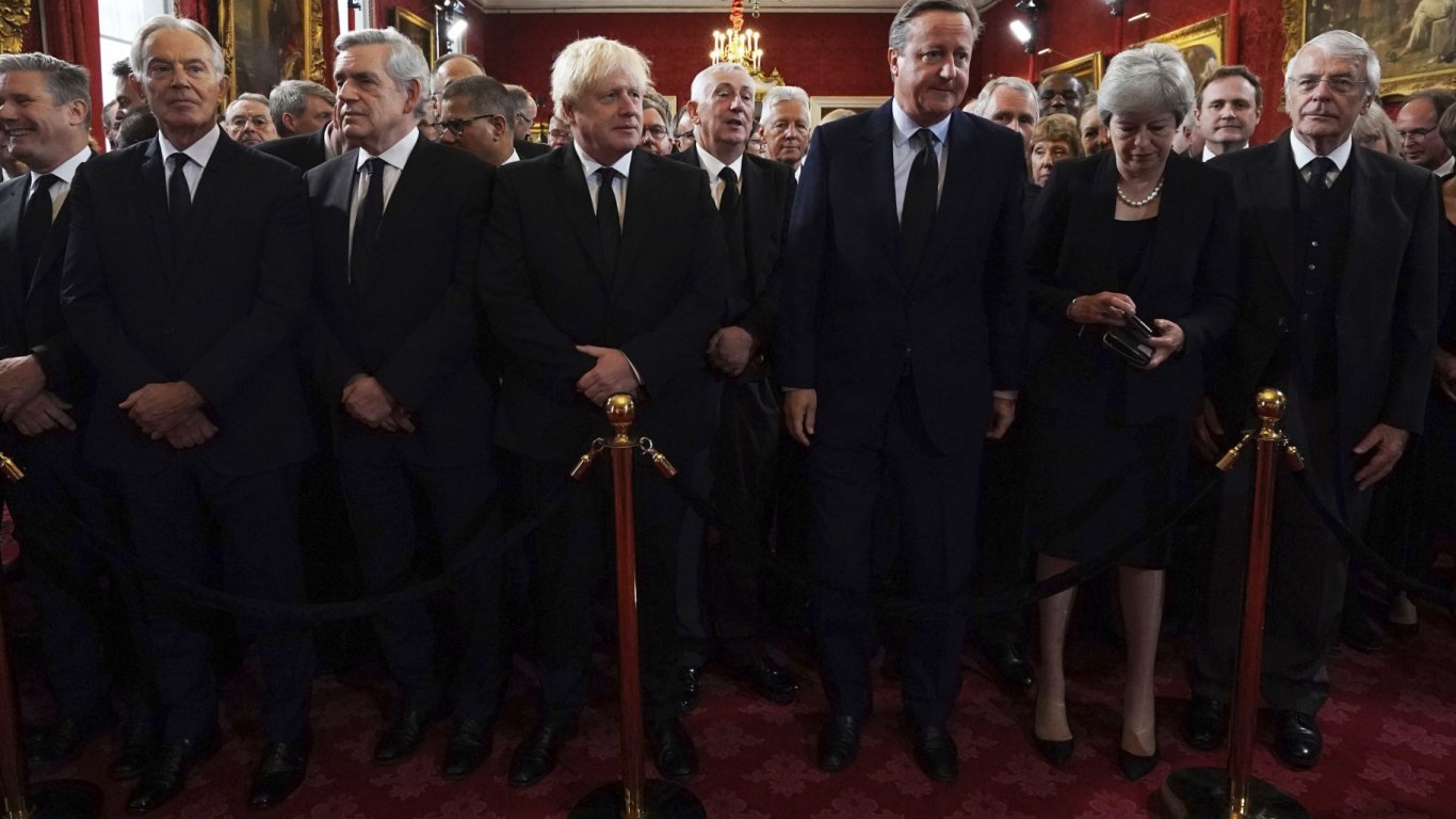 Бившите британски премиери присъстват на церемонията