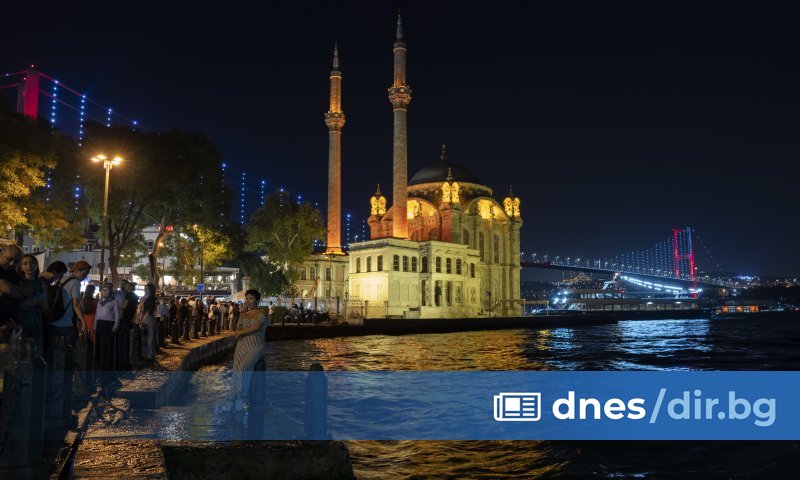 Най-малко 99 души са били ранени при катастрофа на градски