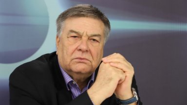 Ако се освободим от идеологическите интерпретации очевидно ще видим своеобразен